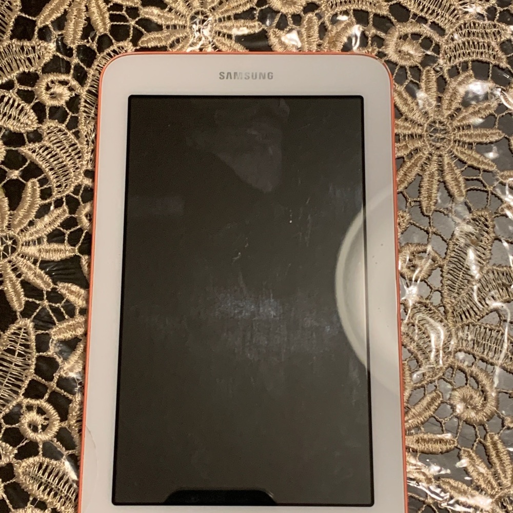 Samsung tablet - Picture 2 of 3
